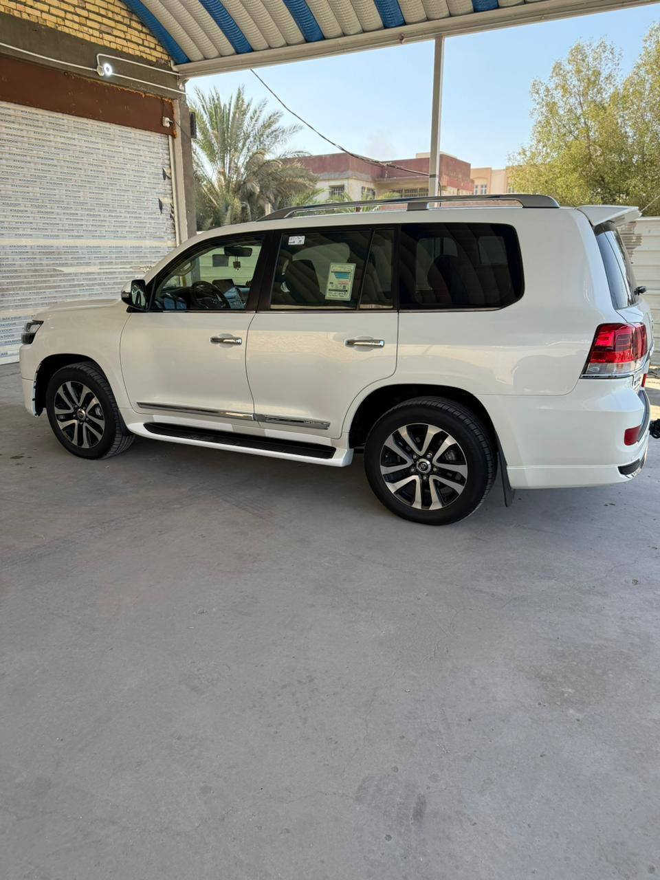 السلام عليكم لاندكروزر 19 ساز اصل كفاله مواصفات لكزز معروفه فول ماشيه 78 مكان السياره ناصريه مركز ***********  و ***********سعرها 525 وبيها مجال بسيط ‏‪
