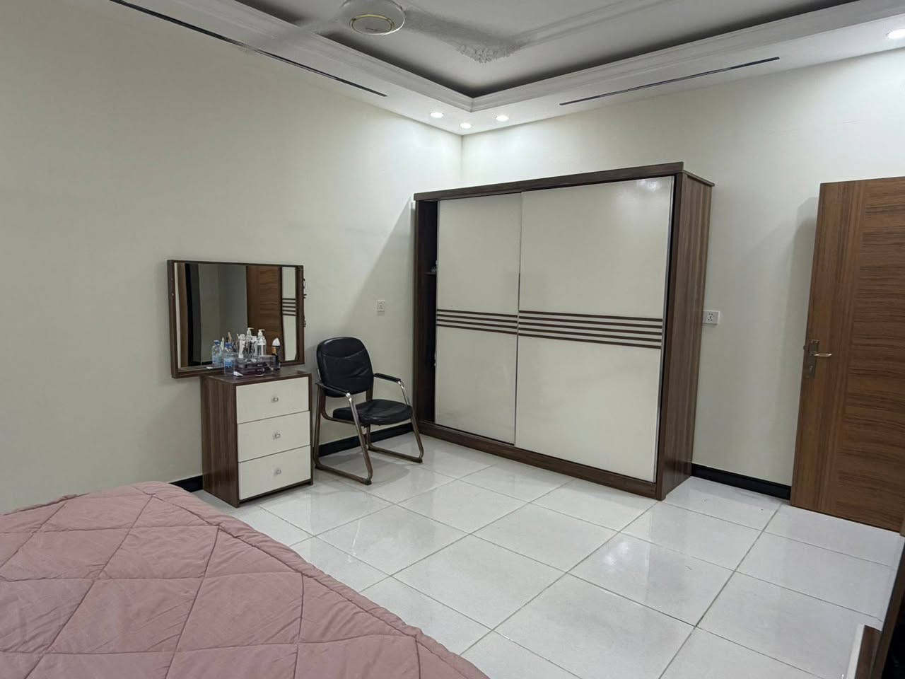 غرفه تركي ٦ قطع نظام سلايد كلش راقيه ونظيفه بيهة ضرر بسيط جدا 
وسعر مناسب جدا مستعجل ع البيع ٣٥٠ بيهة مجال 
مكان البصره قبله قرب المدينة الرياضية


**إذا كنت صاحب هذا الإعلان وتريد حذفه لأي سبب، رجاءا أرسل رسالة إلى الدعم الفني**