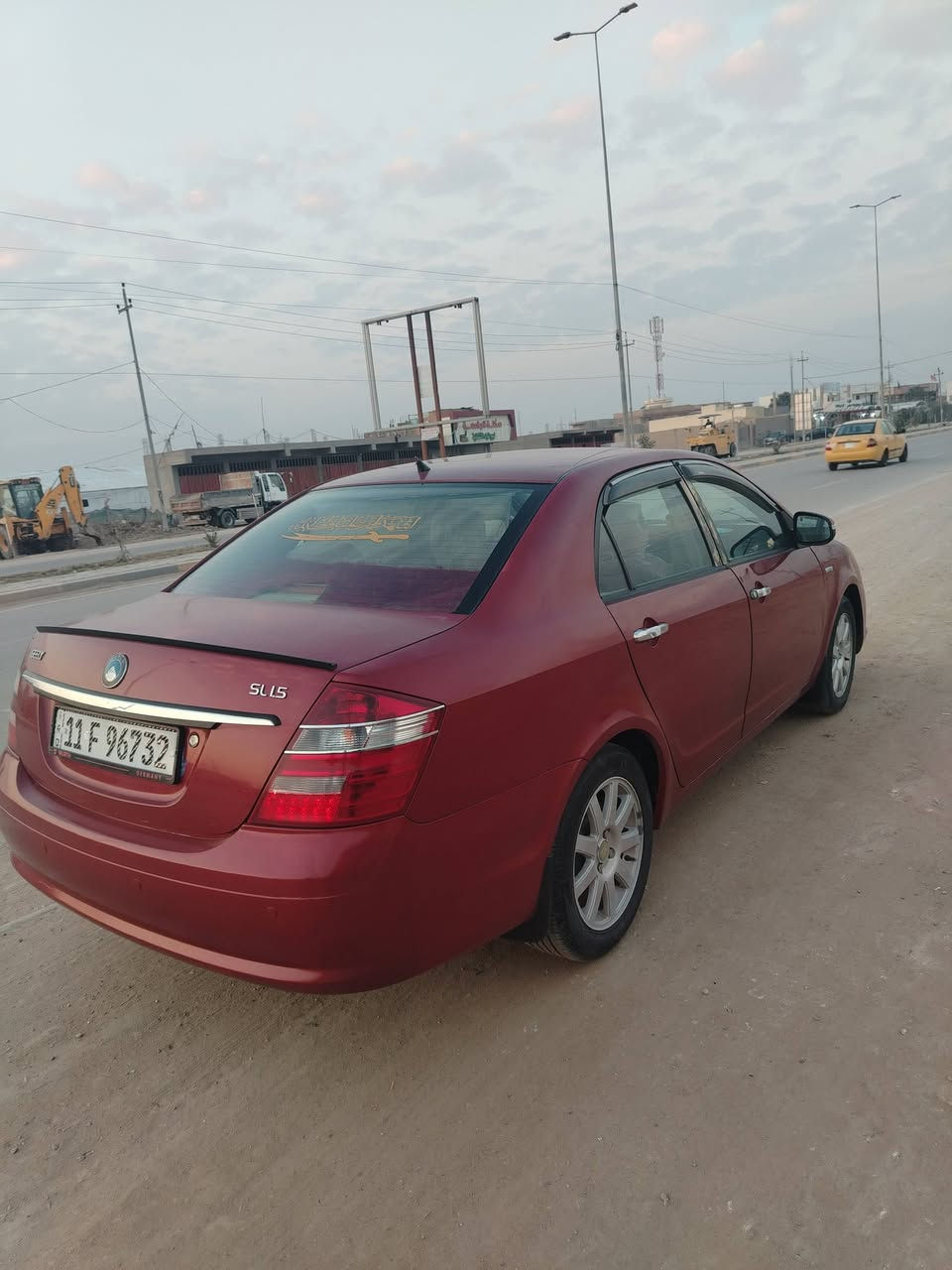 سلام عليكم،، جيلي موبل  مديل 2012  سياره حلوه مال جناي  كفاله كير، ومحرك 1800 وحداديه  أمامي وخلفي     رقم. دولي( بسمي) احله من صوره... السعر 55وبيه مجال    للأستفسار. ***********
