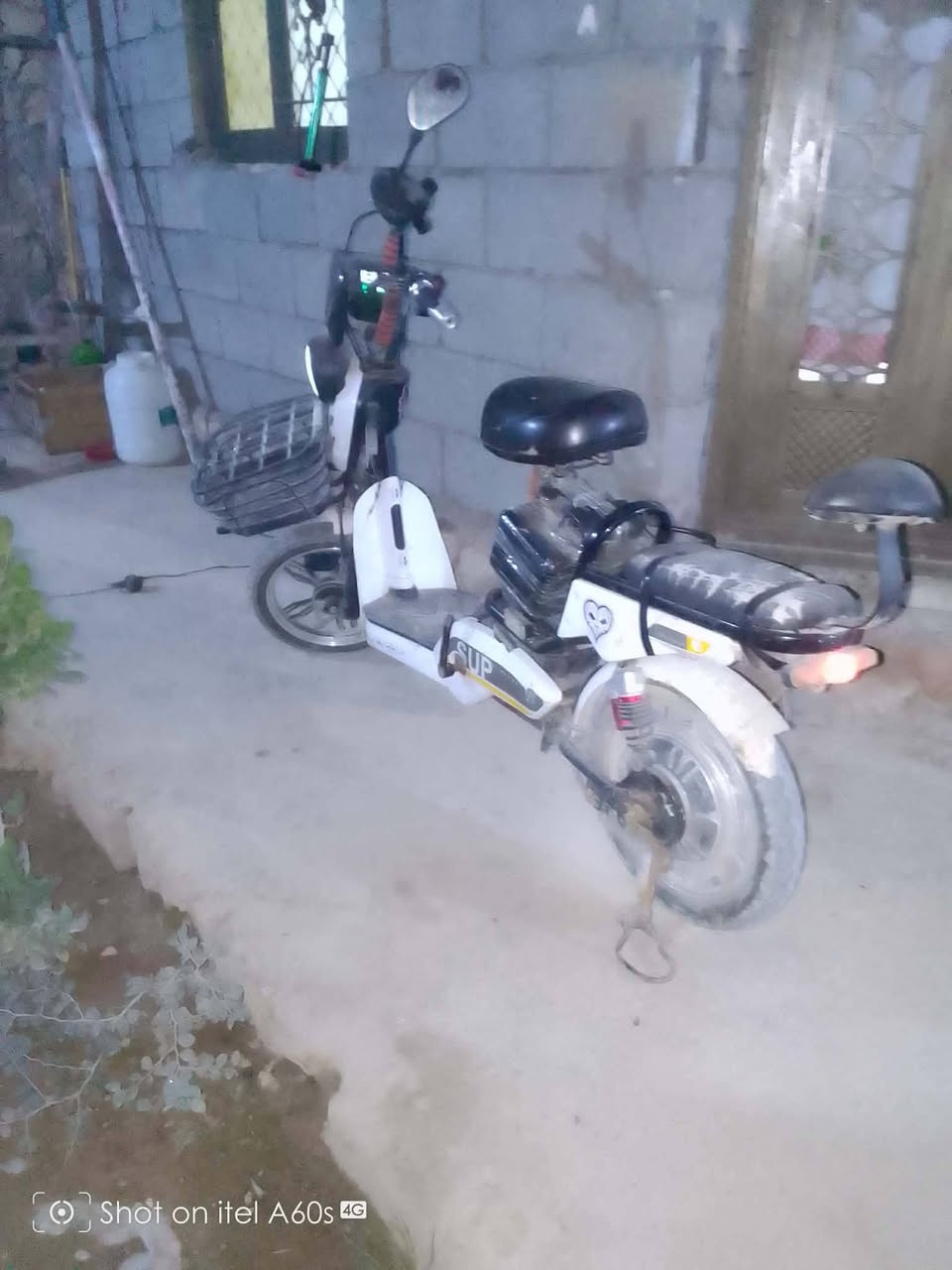 مكلف بنشر دراجيتين للبيع الاسود 100والابيض 200وبي مجال للستفسار عل هذا رقم ‏‏‪***********‬‏
