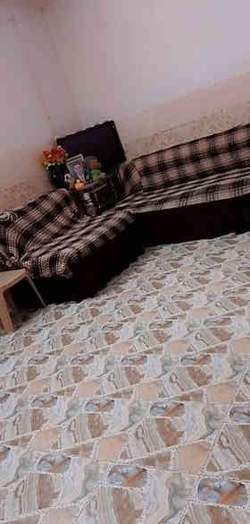 سلام عليكم بيت مساحته 125 طابو صرف 
المكان حله ابو غرق حي الحسين قرب مدرسه حسن شحاته
البيت يتكون من تلث غراف طابقين كامل مأءكهرباء تبليط بلباب 
السعر 125 وبي مجال بسيط 
***********
