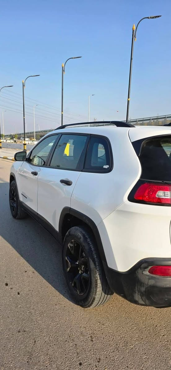 السلام عليكم سياره للبيع بدون مراوس 
جيب شيروكي بزون 2014 وارد أمريكي
رقم جديد  نكليزي رقم بغداد ثاني يوم  احوله لك 
سنويه جديده 2028
السعر المطلوب 120 وبيها مجال لشراي 
بيه سونار بل نشر 
العنوان _واسط _كوت 
رقم هاتف ***********
