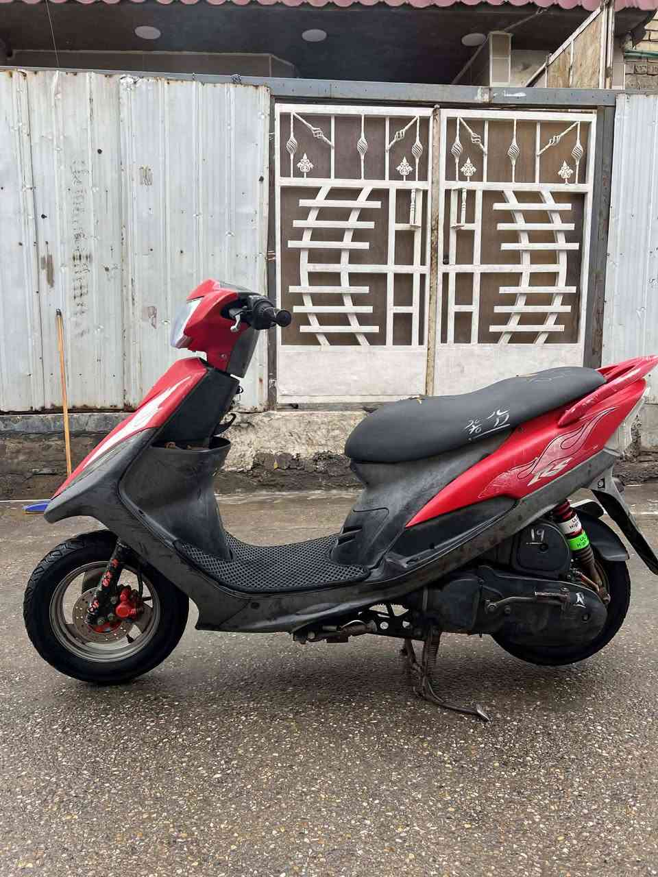 عدلة للبيع دراجة بلادية كلها وختم واحد وية المحرك السعر 950 الاتصال *********** بغداد العبيدي
