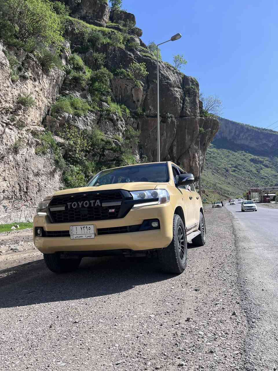 سلام عليكم 

🚗✨ لاندكروزر 2014 للبيع ✨🚗

🔥🔥 محدثة 2021 (داخل + خارج) 🔥🔥
🎨 صبغ عام 100% — بدون أي حادث ❌🚫
📉 ماشيه: 78 ألف فقط ✔️

💪⚙️ المواصفات:
🔹 محرك كاز 8 سلندر 🦾
🔹 دبل باتري جديد 🔋 (قبل شهر)
🔹 تايرات جديدة 🛞 (قبل شهر)
🔹 شد كامل — جاهزة بدون صرف 💯

🏕️🌄 مناسبة للتخيم والكشتات
😍 السيارة أجمل من الصور وبحالة جيدة جدا جدا 

📍 رقم بصرة (تم التبديل إلى رقم جديد)
💰 السعر: اتصال 

📲 واتساب او اتصال : ***********
