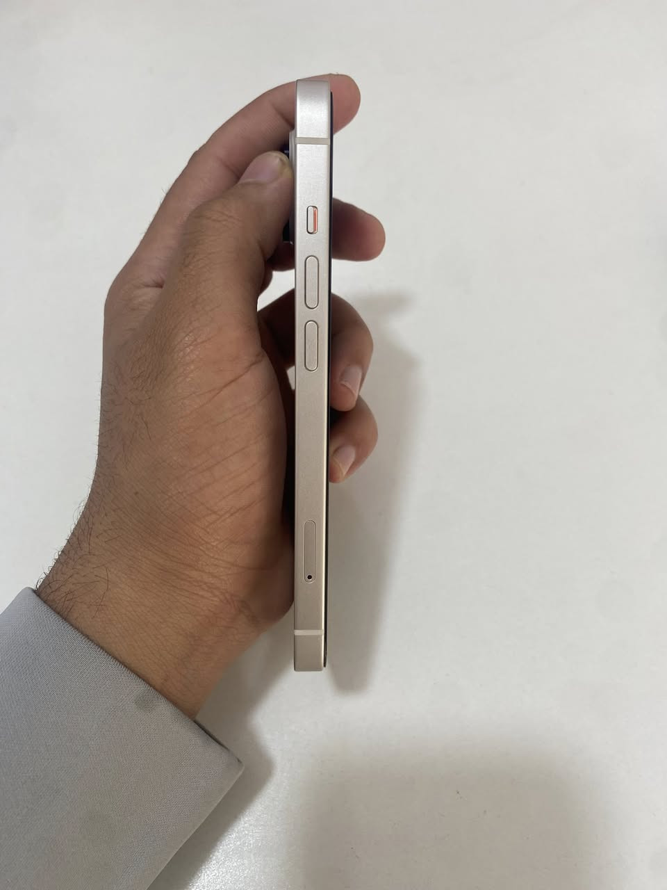 السلام عليكم آيفون 14 عادي لون ونضافة كما موضح بل صورة مبدل بطارية مال وكالة اصلية وتر بروف حالياً بطاريته 89 شحن انسا ذاكرة 128  سعرة 475الي يحب يأخذك يتصل على رقم ***********
