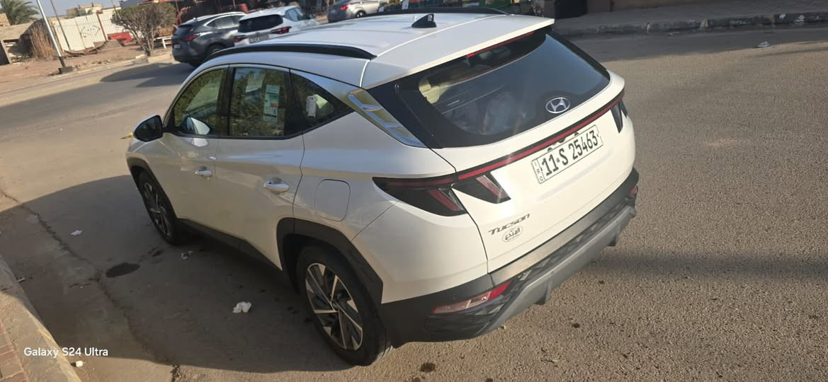 سيارة توسان.
لون ابيض خليجي.
ارقام بغداد.
مكفول ١٠٠٪ عدا ضربة بسيطة جدا عالبارد.
ماشية ١١٢ الف.
موديل ٢٤
باقي المواصفات معروفة للتوسان لان هي جتي فئات ٢ فقط. هي تعتبر الفئة العالية.
مكلف بل نشر رقم صاحب السياره ‪***********
السياره ريدها ٢١٠
