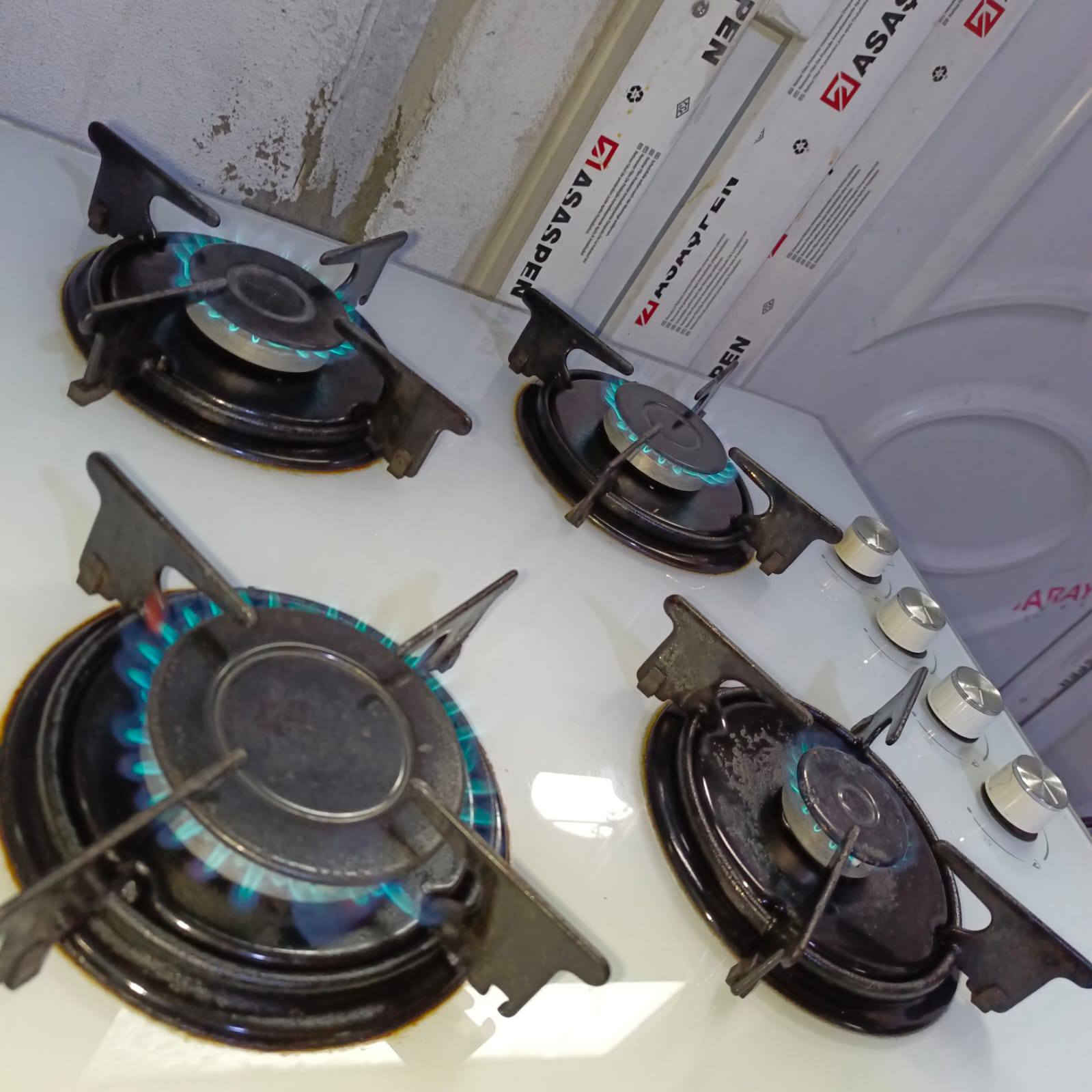 طباخ منضدي للبيع مع كاونتر السعر ١٣٠ لتواصل الاتصال على الرقم ***********
