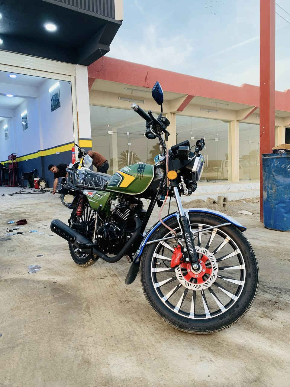 يابه سلام عليكم دراجه سولنك نضافه شوفت عينك وممتعوبه ابد دراجه خير من الله شلعه فول محرك 
جيب وياك اكبر مصلح وشوف  سعر ٩٥٠ وبيه مجال 
الخاص مفتوح لجميع بس الموشراي ليراسل تره يسمع كلام موحلو رقم تلفون ***********وتساب هم موجود وحياكم الله
