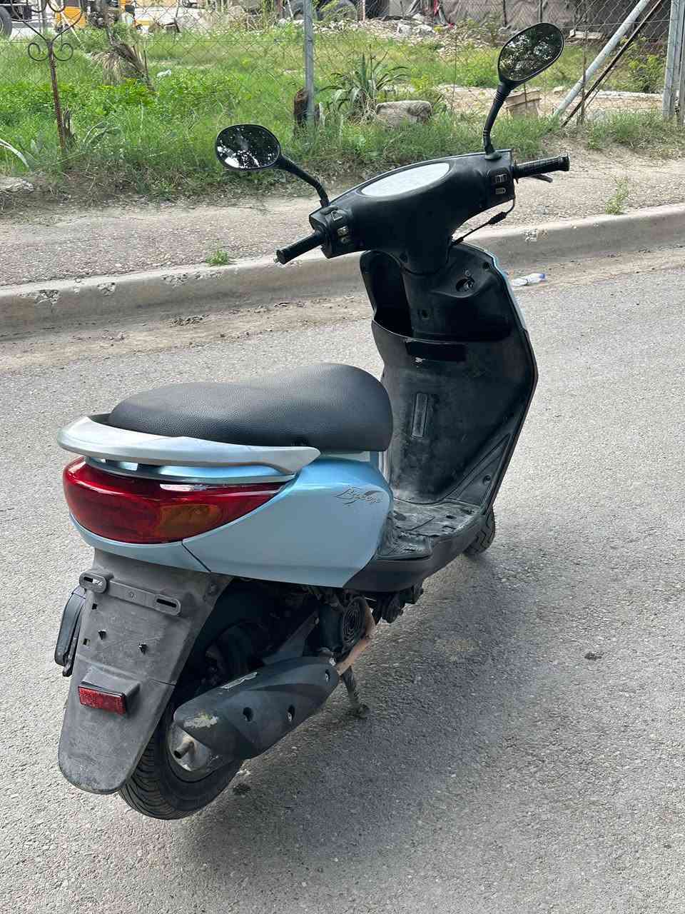 السلام عليكم دراجه بريز للبيع الدراجه نضيفه مابيهه اي نقص  السعر 650 اوبيهه مجال العنوان بغداد شارع فلسطين ***********
