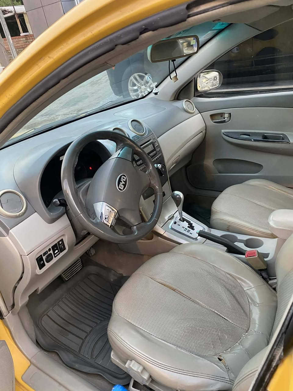 اسلام عليكم
بيوايدي موديل 2013 بصمه رقم بغداد محرك كير ابلاديات خير من الله جاملغ امامي يمنه فقط مبدل سونار موجود سنويه ل2031
تحويل ثاني يوم مكانها بغداد 
***********
