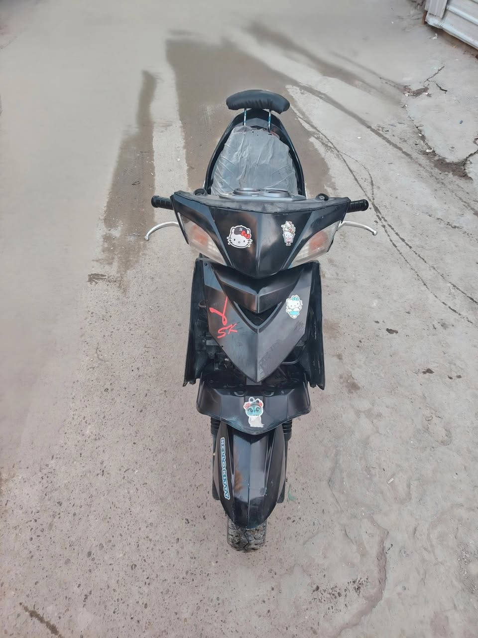 دراجه سكنس فحل للبيع السعر 500وبيها مجال
الدراجه عليهاا مكينه وكلجات مال مطارح مكينه 58.5وكلجات رياضي الدراجه كامله مكمله كما موضح نقصها بجم امامي الدراجه سلف وهندر وبريكات امامي وخلفي وكلشي كامله مكمله نقصها بس بجم امامي متواجد فيس مازنجر ورقم بس رصيد واتساب مابي *********** مكان بغداد الدوره شارع 60
