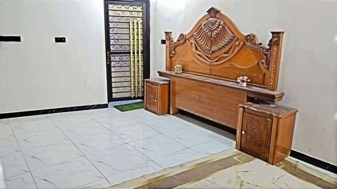 للبيع بيت عنوان سوق الشيوخ  سماعيليه ٢ حي الحكيم قرب حسينية سيد جاسم  المساحه 200متر بناء طابوك السقف كونكريت مسلح 2غرفه صاله مطبخ سيراميك ديوانيه الارضيه سيراميك وطارمه وصحيات داخليه وخارجي السعر الشراي يقيم ويدلل  سيراميك استفسار واتساب فقط  ***********
