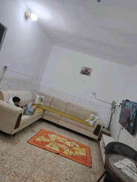 دار للايجار مساحة 65 متر دولان يحتوي على غرفتين وصاله ومطبخ وصحيات ومكشوفة وتخاريخ 
سعر الايجار الشهري 200 الف
اجور الماء والكهرباء على المؤجر
رقم الهاتف ***********
المكان حي ميسان منطقه ٨٤  تبليط وكافه الخدمات النجف
