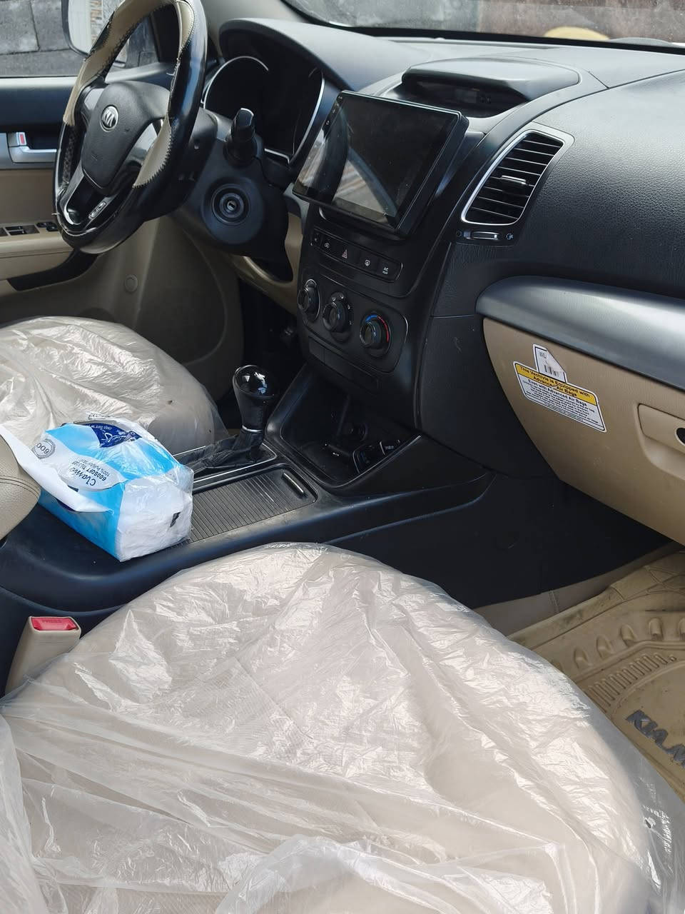 سلام عليكم
من رخصه الادمن 
سياره سورنتوا 6سلندر للبيع او مراوس ب ستاركس 
محرك كير مكفول بيه ضربه بكلايت لخلفي جهه ليمنى راج ع بارد
سعر 155وبي مجال للشرائح مكان الرمادي
 رقم ***********
