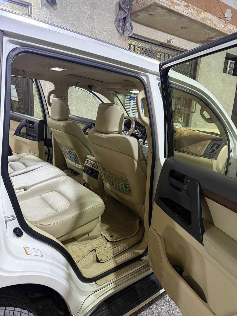 سلام عليكم
لاندكروز 2017  6 سلندر
رقم بغداد 
السياره بيهه ربع جاملغ امامي صبغ وبنيد مبدل بلادي بدون صبغ 
ايرباك الدشبول طاك فقط
مكان السيارة بغداد 
رقم الهاتف ***********
