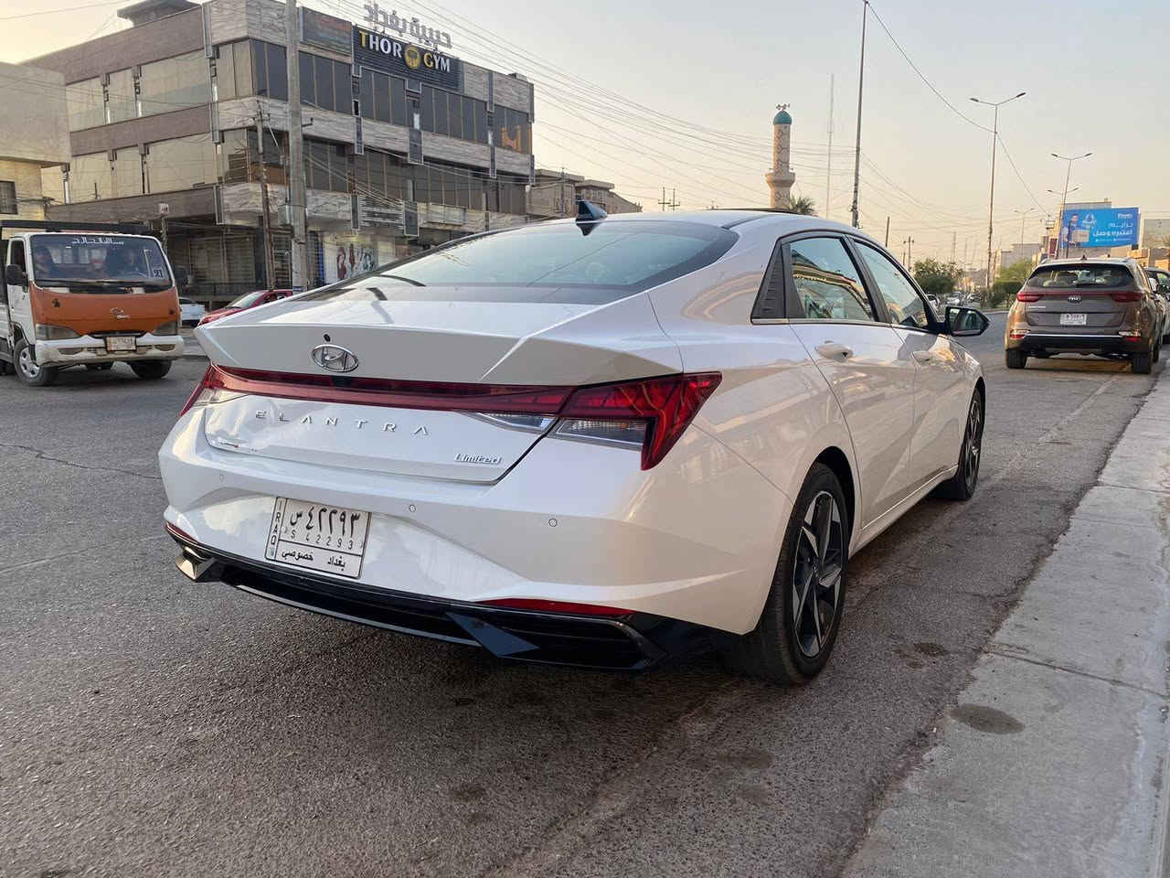 النترا 2022 لمتد وارد امريكي
 رقم بغداد تحويل مباشر 
بدون دواخل رافق صور حادث 
 ماشيه 68 mil فقط 
 مواصفات لميتد limited
١-بصمة تشغيل 
بصمه صندوك
تشغيل عن بعد
٢-فتحة سقف ( سلايد روف ) 
٣-محرك 2000 Doch دوش المرغوب 
شرط لا صرف ولا نفخ ولا مفتوح
شرط بانزين عادي بدون دفانز
٤-كاميره امامية خلفية دوارة
٥-رادارات 360 درجة ( امامي جانبي خلفي ) تمنع التصادم الامامي والجانبي والخلفي
٦-التحذير عند فتح الباب 
٧-تحكمات ستيرن 4 جهات 
٨-دشبول شاشة 4 وضعيات للعدادات
٩- 3 وضعيات قيادة ( عادي سبورت ذكي ) 
١٠- مثبت سرعة ذكي ( التحذير عند مغادرة المسار )
‏١١-Auto Hold التوقف لفترات قصيرة
١٢-الهاند بريك بصمة
١٣-شاشة بلازمة حجم كبير لمس تدعم نظام الابل كار بلي والاندرويد اوتو بدون كيبل يربط التلفون واير ليس و GPS  
١٤-شحن واير ليس 
١٥-ويل كب ١٧ مميز 
١٦-نظام الصوت Bose عدد السماعات 8 
١٧-تشغيل عن بعُد 
١٨-المراية الجانبية كهرباء اشاير بالمري 
١٩-اضواء ترحيب عند الاقتراب 
٢٠-لايت لد 3عدسات وسكنات لد 
٢١-كشنات جلد السايق كهرباء 
٢٢-نقطة عمياء
٢٣-تدفئة بالكشنات
٢٤- لد متغير الالوان 12 لون على طول الدشبول
٢٥- كير اوتماتيك و S وعادي ٨ نمر
٢٦-تحديد مسار وقيادة الية والسياقة على خطوط الشارع في حال الاجتياز تنبهك
٢٧- مانع انزلاق ومانع تصادم
مكانها بغداد حي العامل 
السعر 133$
***********
