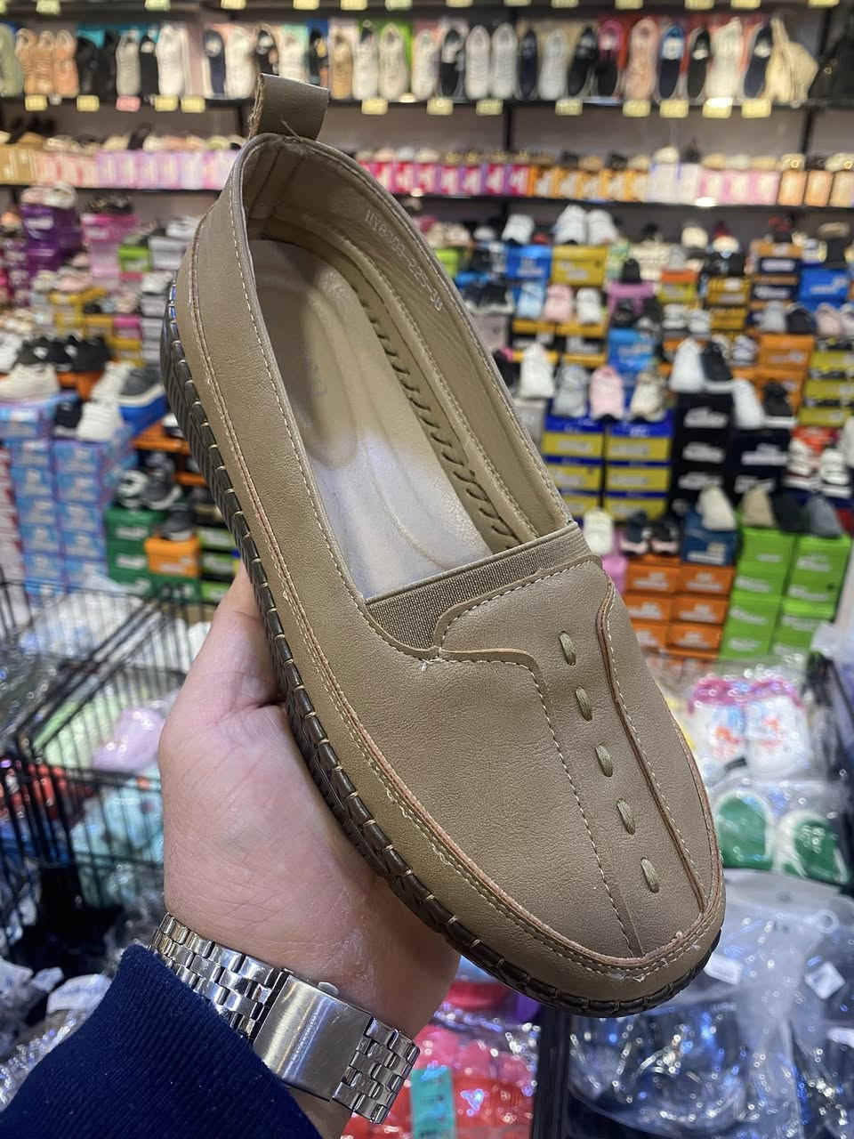 جديد فلات نسائي 
اسفل طبي جلاتيني 
موديل خفيف وكوالتي عالي 
💯💯
ثلاث الوان 
قياسات ٤١/٤٠/٣٩/٣٨/٣٧

⭕ العنوان موصل حي المهندسين مول قوارير
      الطابق الثاني 

⭕يوجد توصيل داخل الموصل 

⭕هاتف ***********

⭕هاتف ***********
