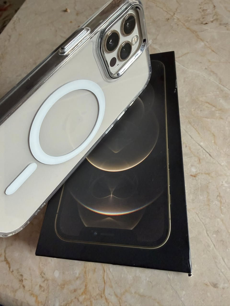 ايفون 12 برو 
مبدل بطارية فقط 
حالة البطاريه 85 
الجهاز كلش نضيف 
السعر 350 
يوجد توصل لجميع محافضات 5
***********
