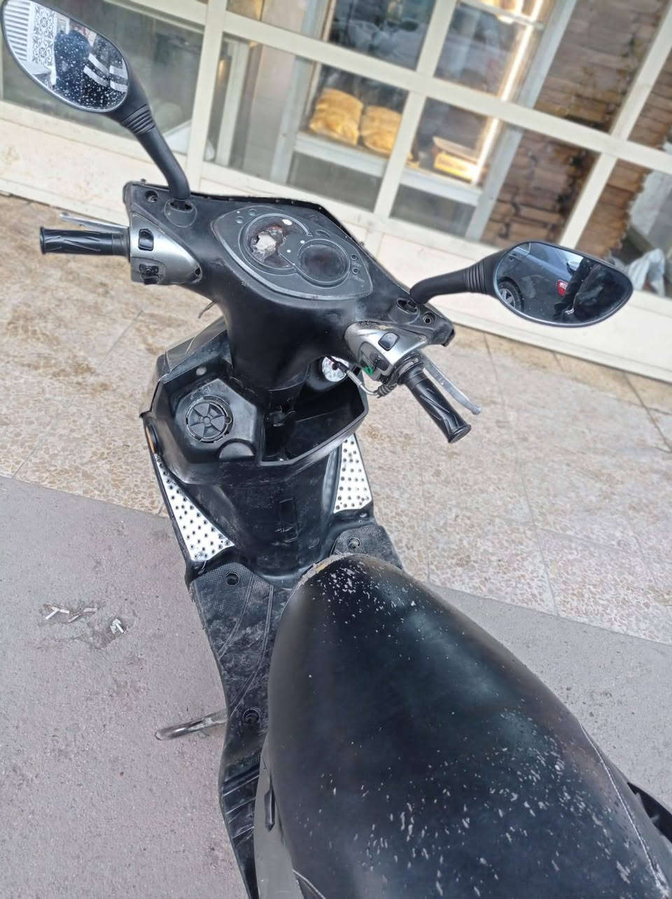 سلام عليكم شباب
سكنس فحل للبيع 
كهربائيات شغاله
تشتغل سلف وهندر
كفرات. نضيفه
بس الدشبول مكسور 
السعر 350 ....... للتواصل 0***********
