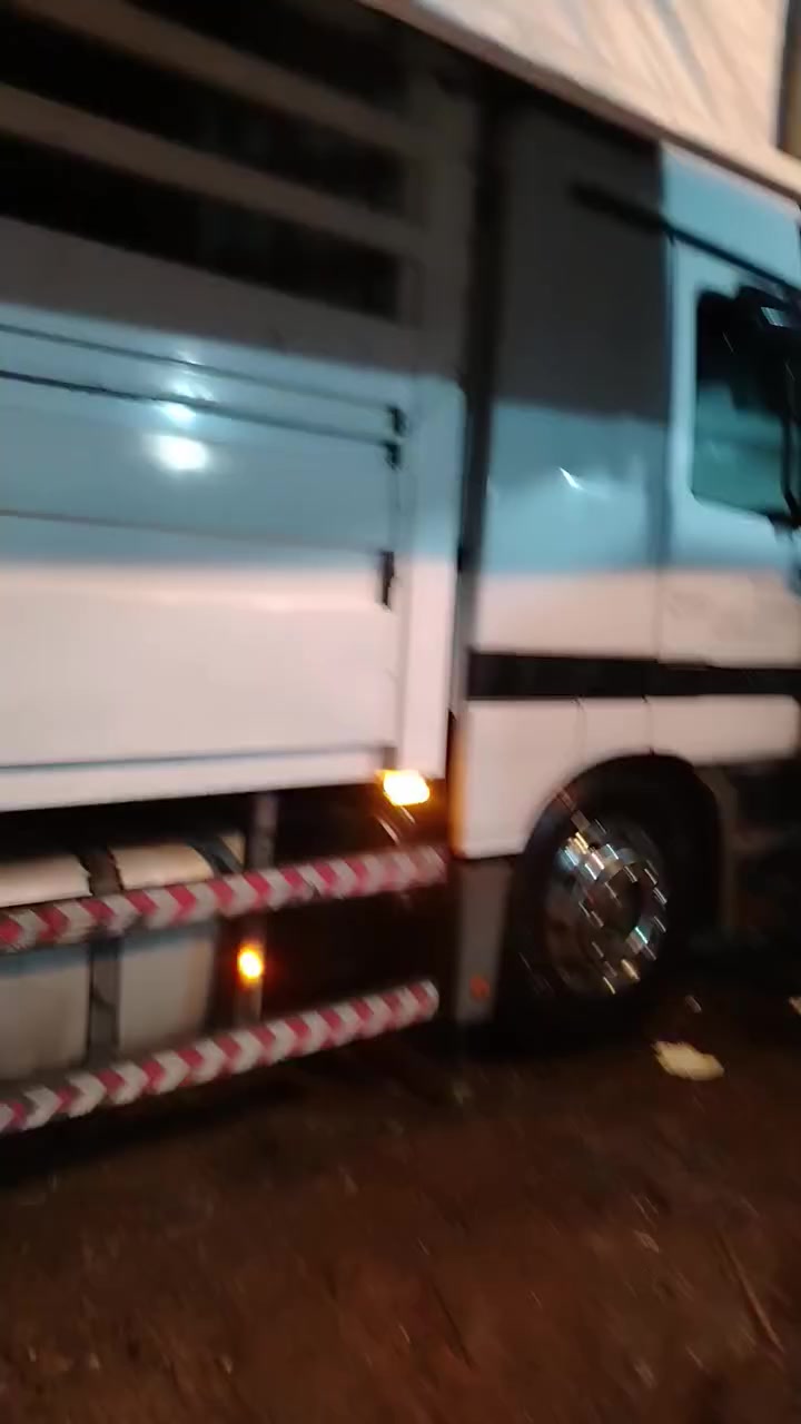 السلام عليكم شمعه للبيع 2001 حجم السياره 43 روتايدر خمس طكات السياره كفاله عامه وهذا  رقمي المو شراي لا يخابر ترى افشله رحمه على والديكم ***********
