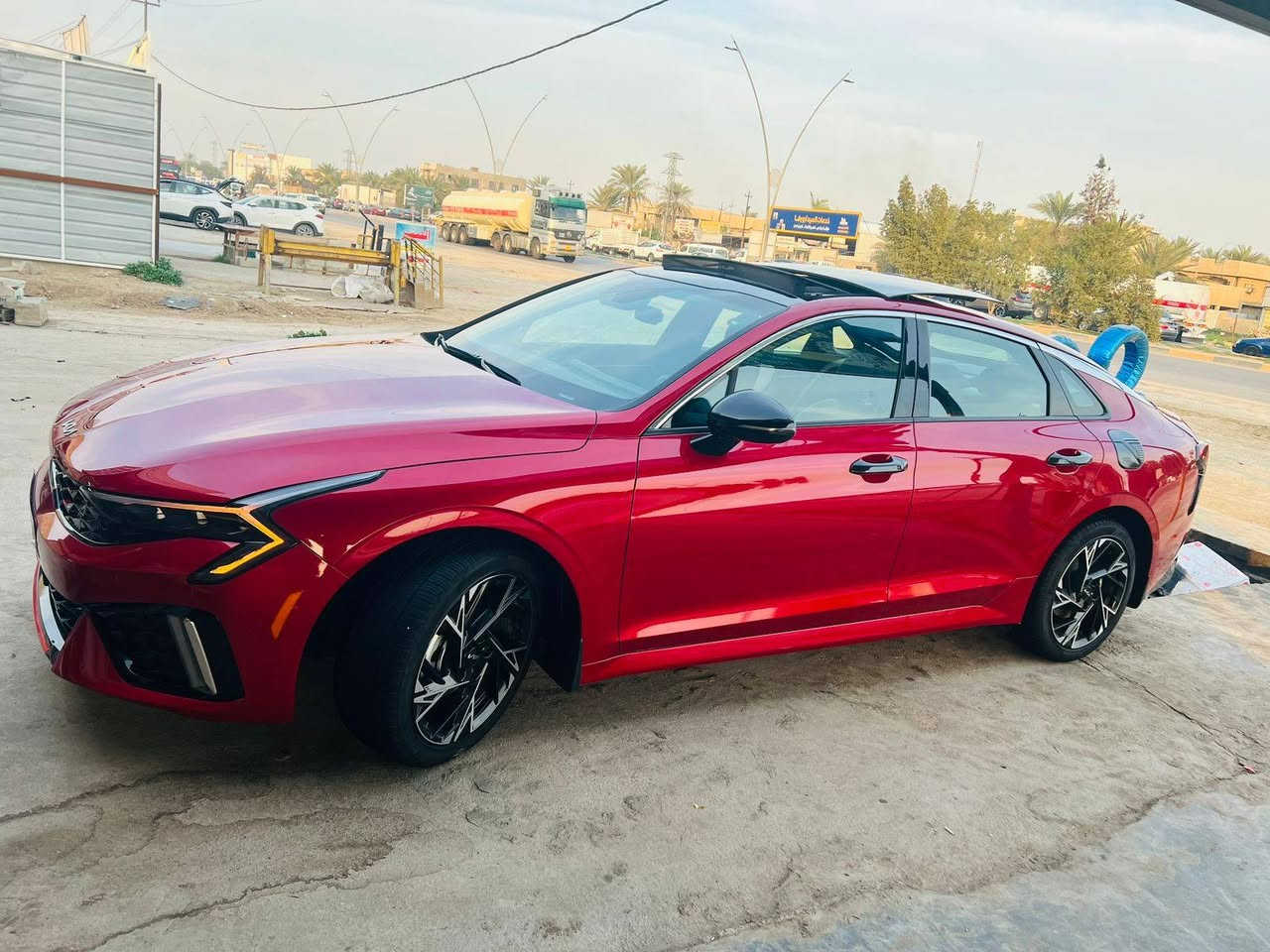 سلام عليكم كي فايف موديل ٢٠٢٥ رقم اربيل بسمي ماشية ١٩ الف محرك ٢٥٠٠ تنفس طبيعي بدون ايرباك حادث قبق صندوك فقط صور الحادث داخل المنشور مواصفات فول للاخير شنو بالك بيهة ومعروفة مواصفات بدون شخط بدون رصعات 
السعر ٢٣٥ بيهة مجال ***********
