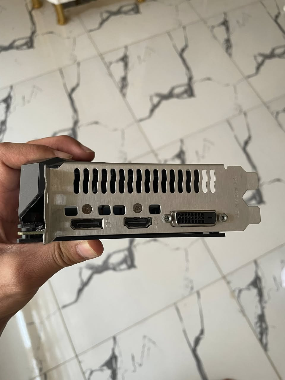 كرت شاشه GTX 1660super OC
براند Asus
أقصى درجة حرارة : 75 حرارة
مبدل معجون من براند Mx-4
وياه كارتونه + كرت الضمان
يحتاج منفذ طاقة 
السعر:150 الف 🔒 
وتوصيل بغداد (5) محافظات (6)
تواصل:-***********
