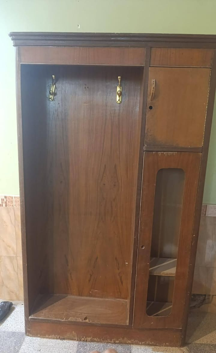 غراض للبيع نجف شارع المطار المشتري يجي خاص او الاتصال ع الرقم ***********
