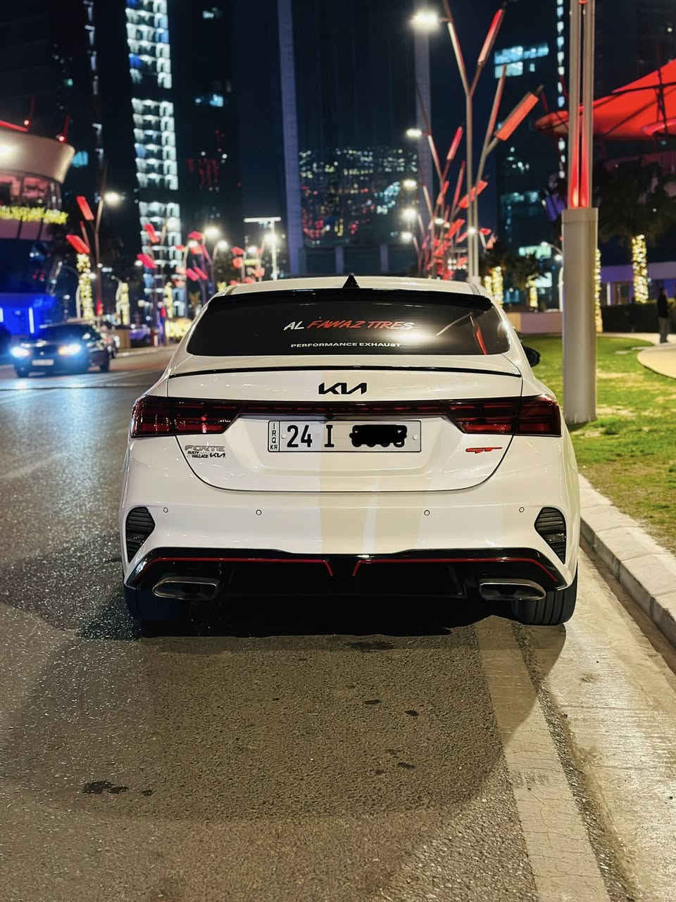 السلام عليكم
كيا فورتي 2023. GT plus 
ماشية 42 الف ميل 
السيارة كلين حادثها فقط دعامية ومصلحة نفسها بدون ايرباك بدون دواخل بدون بارد بدون تكحيل بدون ملاحظات 

السيارة كاملة مكملة يعني ماتصرف عليها دينار

محرك 1600 تيربو 

مواصفات الفورتي معروفة:
فتحة بل سقف
كشنات جلد حار بارد 
رادارات امامية خلفية جانبية 
بصمة تشغيل عن بعد 
شاشة جبيرة كار بلي  
وباقي مواصفات ال GT معروفة 

رقم الشاصي موجود بل صور

لحد يكول ليش ماكاتب السعر انت شراي اتصل واستفسر واجاوبك بعيوني 
***********
***********
