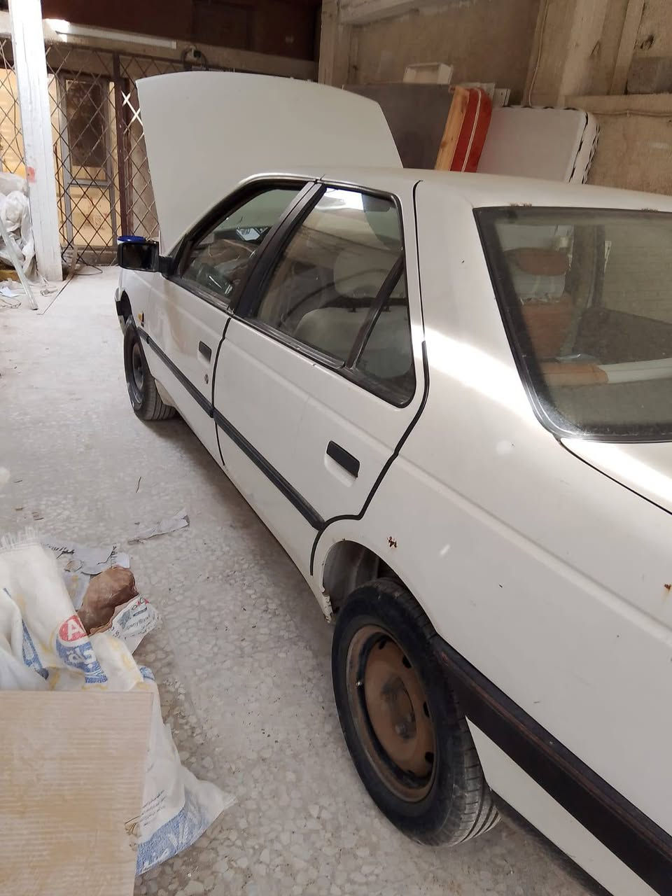 سلام عليكم بيجو 405 موديل 2009 خصوصي سنويه بسم صاحب سياره سياره بلاديه لا ضربه لا صبغ سعر 45 ورقه وبيها مجال بصيط مصفره غرامات رقم انكليزي عنوان كراده شارع صناعه هاتف ***********
