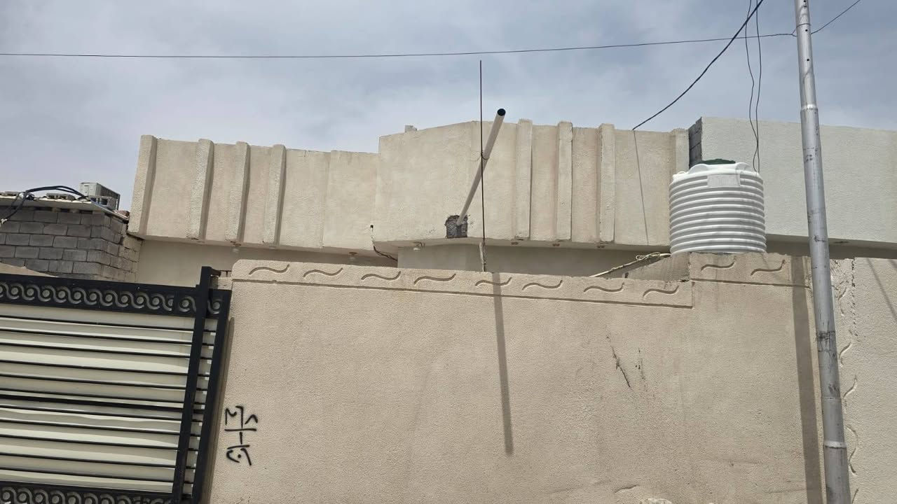 دارسكن وقف سني اصولي مسجل المساحة 210متر العنوان بصره أبي الخصيب منطقه ابو كوصره  يتكون بيت من غرفتين ودواني وصاله ومطبخ وصحيات داخليه وخارجيه وكراج يوسع سيرتين  بيت حديث سكف كونكريت مسلح سعر 68مليون الاستفسار أكثر اتصل ***********
