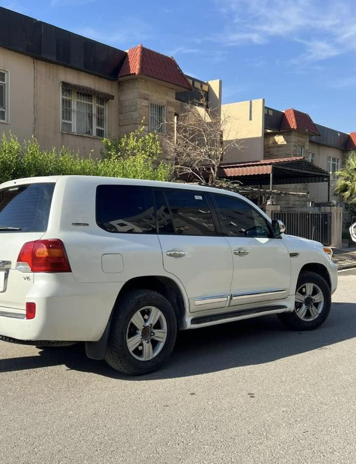 لاندکروزەر - وەنەوشە ٢٠١١
GXR - V6
فول مواسەفات - دوبەی
هەموو شتێکی بە شەرت،
دوو بست بۆیاخ.
***********
هەولێر
