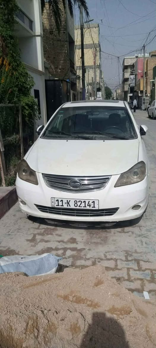 السلام عليكم سياره كير محرك جيد جدا كهرباىيات.. تخم  .. صدر جديد.. تبريد شغال.. سياره مبدل بيها فقط باب اليمين  باب اصلي.. وطخه بالجاملغ الايمن معدل عالبارد. رايدها ب50 ورقه وبيها مجال والشراي يجي خاص ويدلل..0776 045 0695 بغداد, العراق
