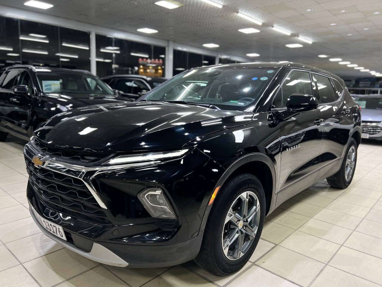 سلام عليكم شوفر ليت بلايزر 2024 2LT كفاله عامه من كلشي ماعده بارد بلبنيد وصور الحادث مرفقه بلمنشور 2000 تيربو المكينه مالتهه ماشيه 15الف بعدهه زيرو السعر 223للستفسار  ***********
