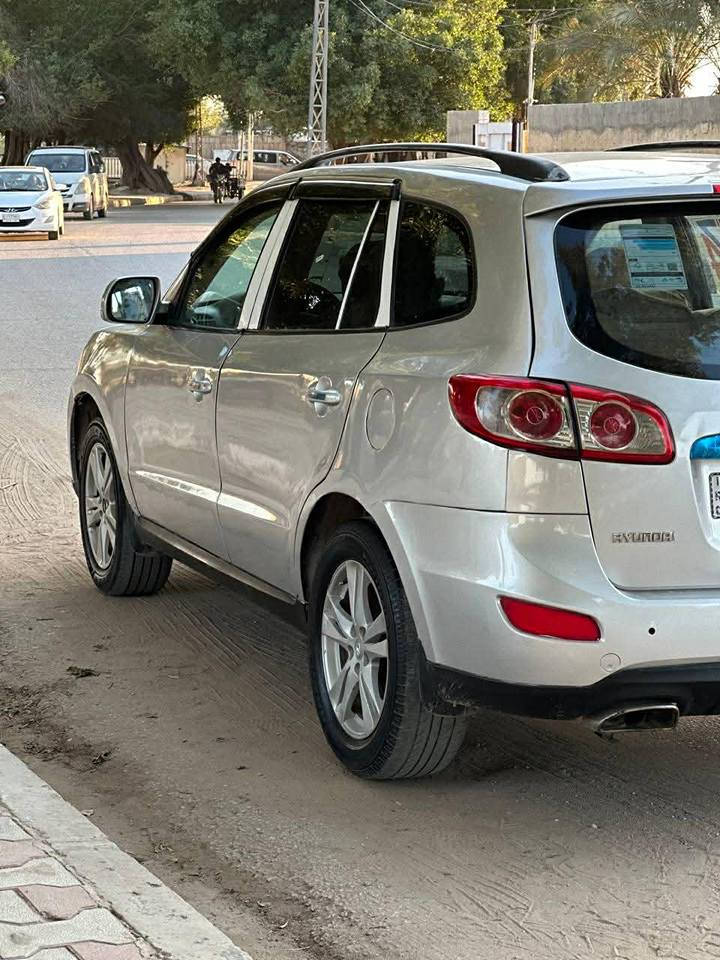 السلام عليكم سنتافي موديل 2010 السياره مجفيه ومصلحه فول مواصفات محرك 3500 كفاله وكير 6 نمر هم كفاله تبريد 3 قطع 7 راكب مكفوله شواصي ولغود وحوض السياره حلوه وتعمير حلو سنويتها لل 28 السعر 105 للأستفسار  *********** مكاني نجف المناذره النجف, العراق
