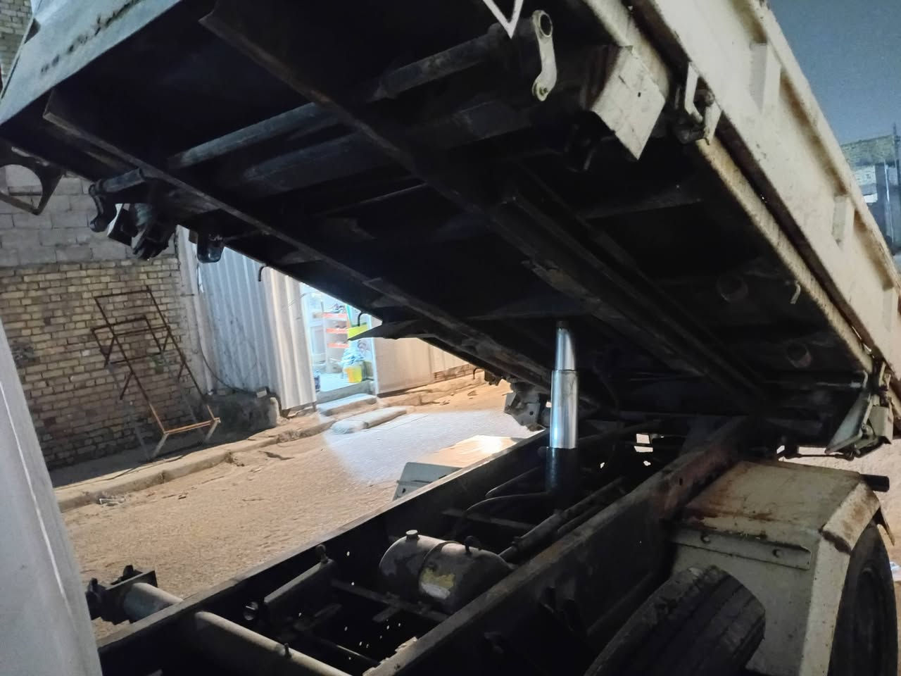 سلام عليكم كنتر تيوتة داينا قلاب بلادي دبل شاصي مكفول محرك يبخرB14 بدي مكفول رقم ميسان الماني مكاني العمارة 
رقمي ***********شراي رمشلي واني اتصل عليك
