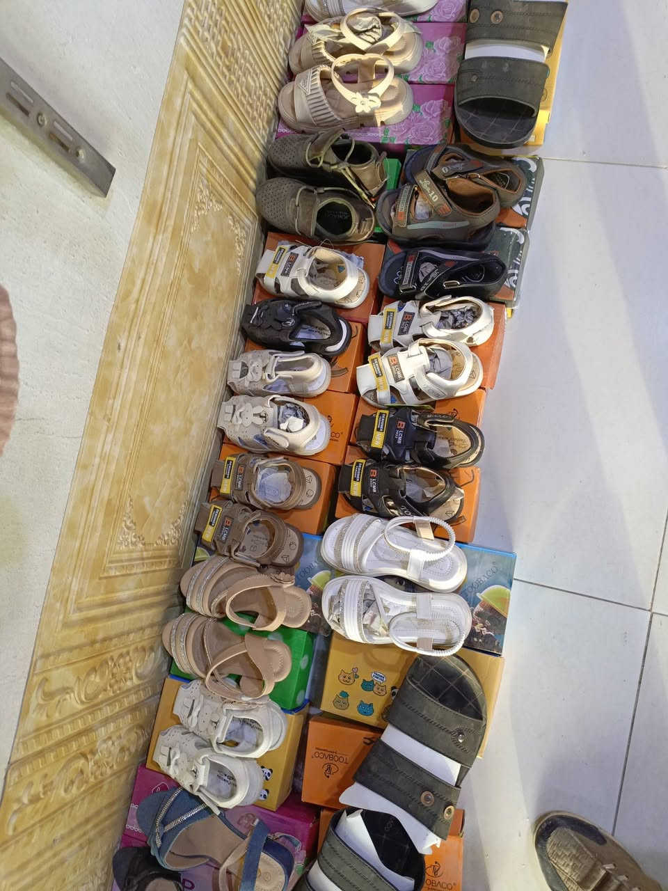 سدريه عدد10 وقمصان مدارس تصفيه واحذيه ولستانات والخشب للتواصل ***********
