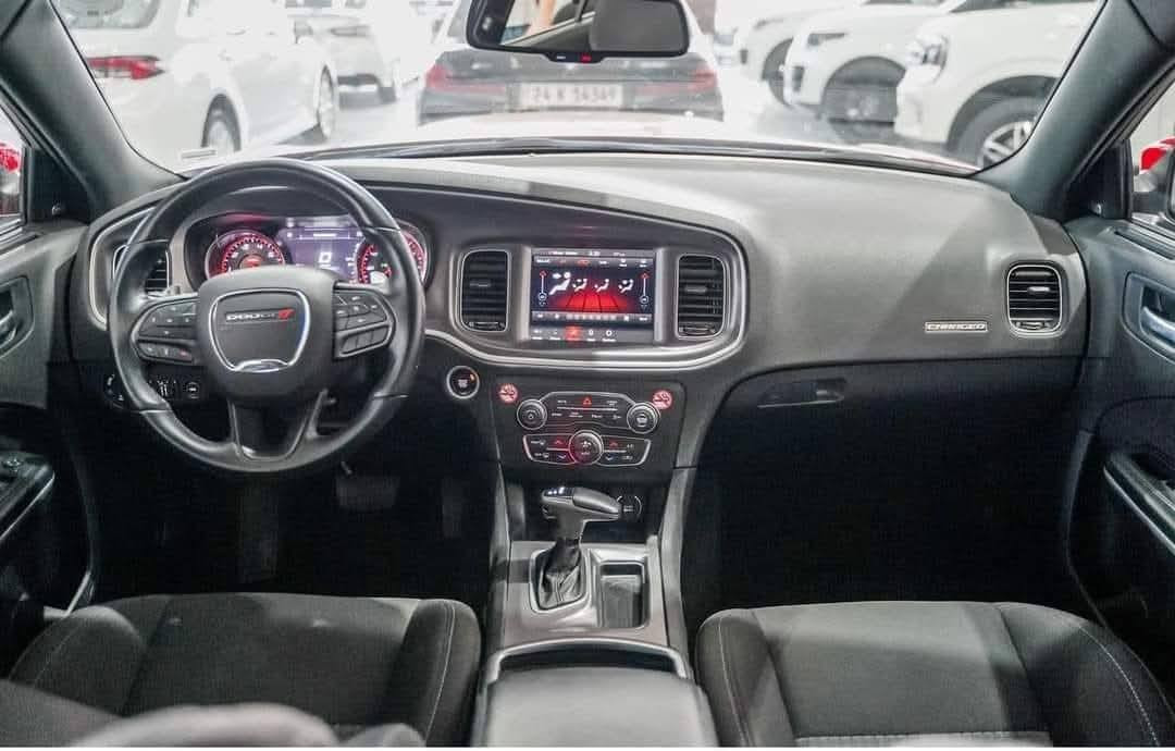 مرحبا دوج جارجر GT  2021 
ماشية  50 الف ميل المحرك : V6.  3.6L 
📍كلين تايتل فقط بيها مكان صغير pdr
المواصفات :
 نسخة  GT - SUPER TRACK PAK.
مصابيح أمامية زنون . 
 كشافات الضباب زنون . 
 المصابيح الأمامية مع LED . 
 حساسات . 
 كاميرا خلفية دواره.
 شاشه كبيرة مع نظام ملاحة نفكيشن GPS .
 الشاشة مع اوبشنات SRT
 ويل قياس 20 انج

🟪ســعــر👾 : 295 ورقة وبيها مجال 

تبريد قطعتين.
تشغيل عن بعد . 
 مثبت سرعة . 
 تلفون بلوتوث . 
مرايا متحسسة للاضاءة العاليه .
 شفتات  بالستيرن 
باقي مواصفات الgt المعروف
سيارة جديدة تاخذها ماتصرف عليها دينار 
السيارة بالموصل
قضاء الحمدانية
للاستفسار ***********
