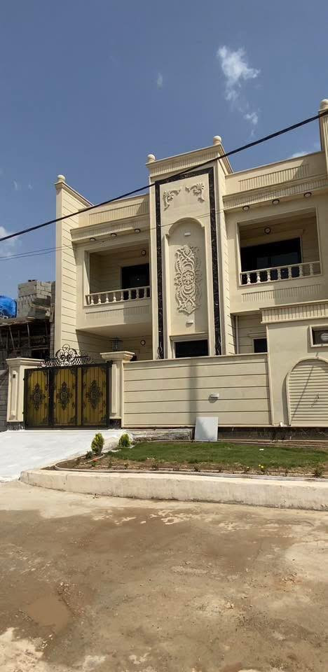 السلام عليكم بسم الله ماشاء الله 👋🏾👋🏾👋🏾  
ربما يكون دار العيد الجديد الفخم (دار الفرح 🏡)
دار للبيع في تكريت الديوم في بدايه التصنيع خلف الدار مباشر شارع 60م الرئيسي مساحته 200م على شارع 20 المبلط طبعاً البيت شغل جناي درجه أولى مصوره بكامل تفاصيله فيديو أرسله الك يتكون الدار من 5 غرف نوم وأستقبال واسعه وصالتين ومطبخ حار وبارد ومناور 
و4 مجاميع صحيه سطح شتايكر تم إنشاءه بمواصفات عالميه وبجهود مهندسين ذو خبره ومهاره عاليه وخارطته المتميزه حيث جمعو بين التصاميم الحديثة (المودرن) والملكيه (الكلاسيكيه الفاخره) ماشاء الله تبارك الرحمن. للأستفسار أكثر: خاص أو الأتصال أو واتساب التعامل 
مع صاحب الدار مباشر سهل ويتعامل وسعر الدار 
جداً مناسب وحياكم الله وكل الهلا…🤎🤎🤎
اتصال مباشر ***********📞
