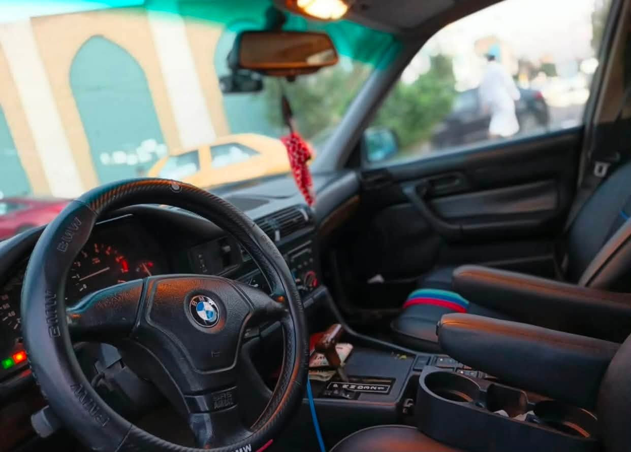 سلام عليكم  #مراوس بكير عادي. واخذ فرق 520 عليها مكينه 28 تك فانوس كير مكينه اكسل مكفولات تبريد قطعتين ثلج منضومه كامله كلها جديده صدر خلفي وامامي جديد بجم عريض دواخل جديده كلش كهربائيات كلها شغاله رقم بغداد دولي بسمي  هزه جديده تخم تاير جديد مراوس ب525 كير عادي واخذ فرق مكاني بغداد ***********
