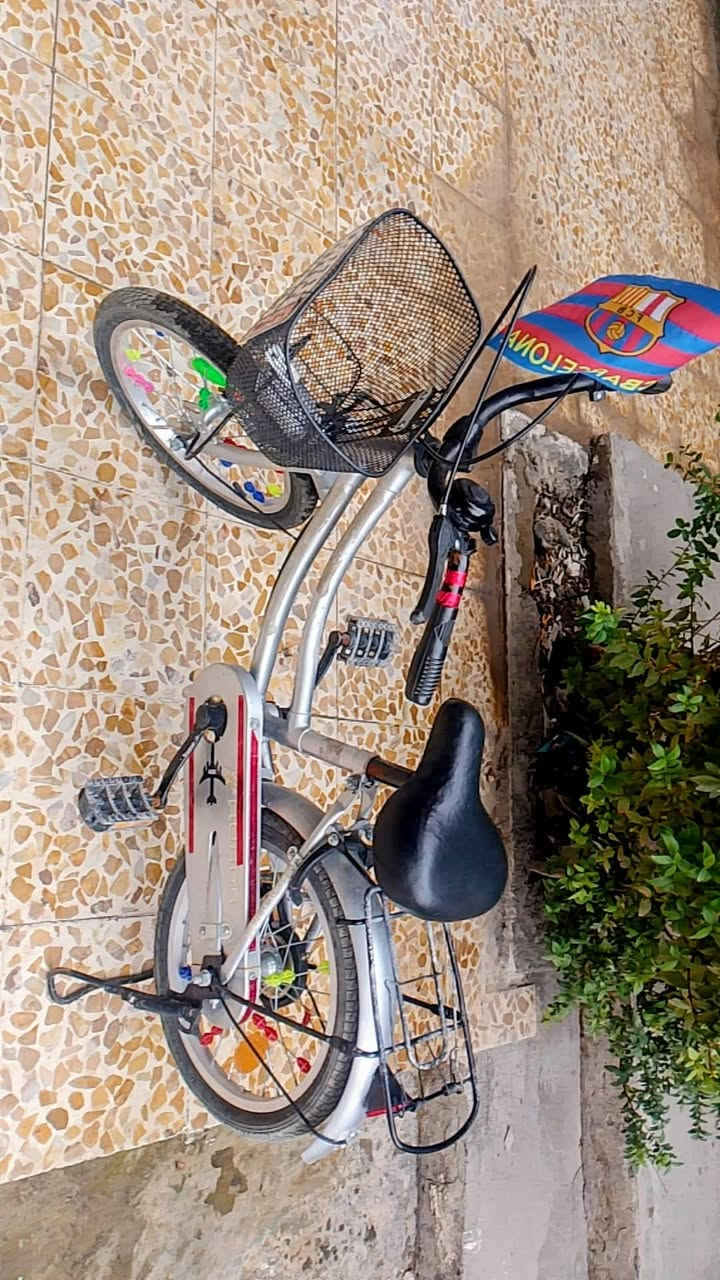 دراجه هوائيه للبيع نظيف حجم 16 حدباء السعر 60 وبيها مجال اتصل على هذا الرقم واتساب***********
