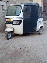 تك تك للبيع نضيفة وضع شركة المكان بغداد موديل 2021 07713969238