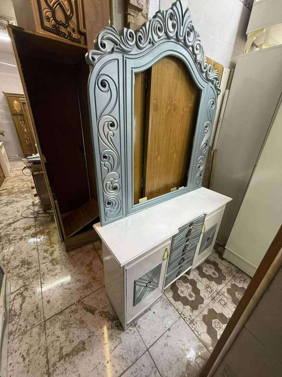 غرفه صاج صبغ حراري
السعر ٨٥٠ ٨٠٠ قفل 
شد نقل داخل بغداد مجاني 
نضافه ٩٠
تسع قطع
شازلون طابوريا هديه مع  دوشك هديه.  *********** واتساب
