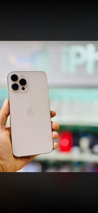 13 برو ماكس  ذاكره 256   بطاريه 97   كامل ملحقاته   نضافه 100/100  الس...