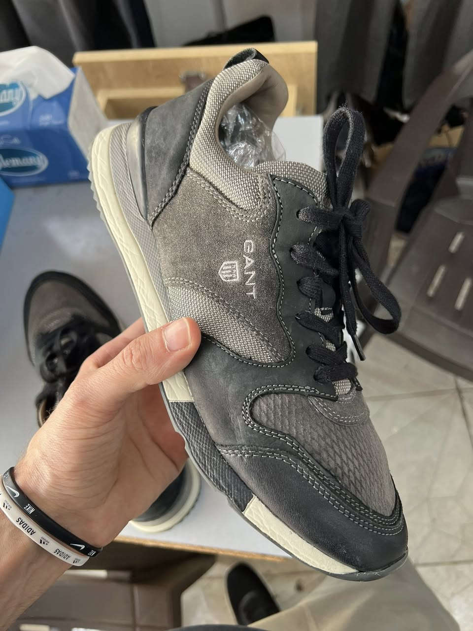 GANT orginal
size_42_26.5
بالە مستخدم 
نظافە %100
توصیل جمع
اندنوسیا
بالە مستخدم
***********
