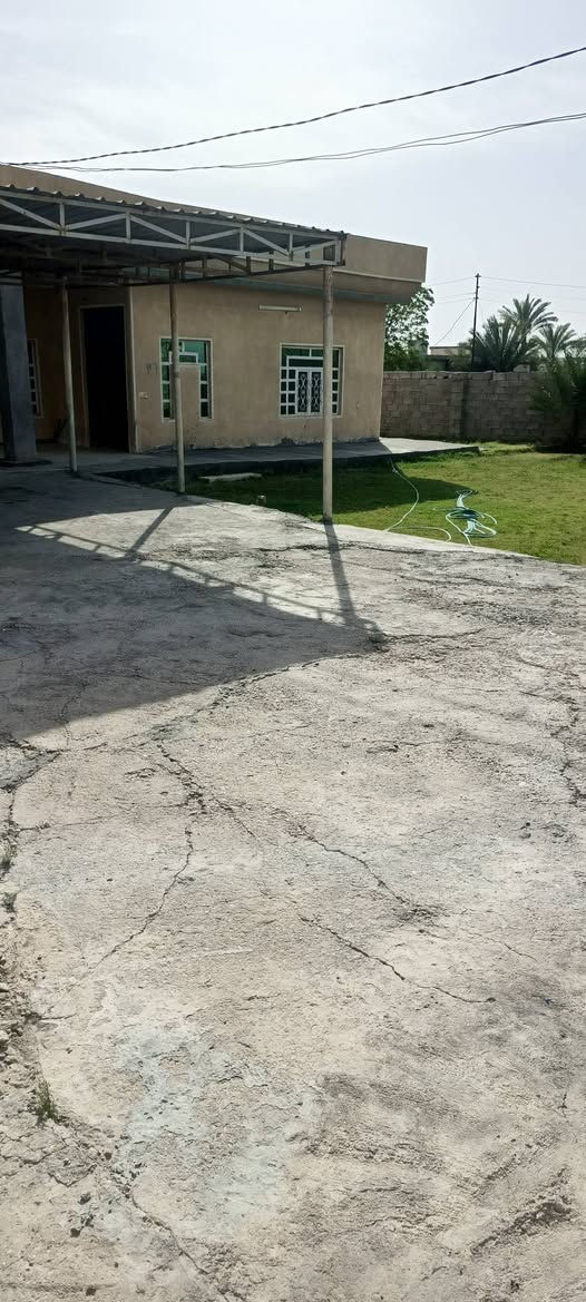 السلام عليكم بيتين ومشتمل للبيع الأرض مساحته دونمين مسيجه كلهه بحميد شعبان مباشرا ع الشارع وكلشي متوفر بيه ماء كهرباء مولده ذهبي السعر 275 الأرض عقد 17
***********
