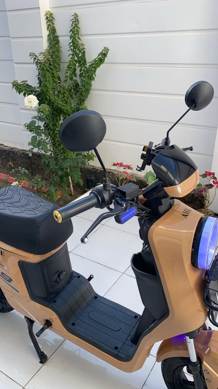 السلام عليكم بايسكل شحن للبيع R9 موديل 2025 فول مواصفات
- بطاريات اصلية عدد 5 🔋
- نظام R رجوع إلى الخلف ⬅️
- شاشة دجتل نظام الجديد 🖥️
- تحديد اعطال 4 سرع ✅
- بريكات هيدروليك قوية جداً ✅
- السرعة القصوى 70KM ✅
- جهاز إنذار ضدّ السرقة ✅
- لايت LED زنون ✅
- اشاير امامي خلفي ✅
- دبلات ثنين امامي هايدروليك والخلفي غازي ✅
- بايدر مساعد ✅ 
- شاشة تقرا الأعطال والسرعة والشحن و تربط على البلوتوث ✅
- تشغيل عن بعد وبصمة و مفتاح ✅
السعر ٤٩٥ الف✅

للتواصل مكاني كربلاء سيف سعد رقم الهاتف *********** يوجد ايضاً واتساب
