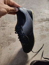 حذاء رياضي اصلي باله قياس 43  مكاني بغداد 07775606504 واتساب