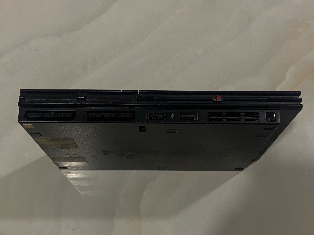 PS2 SLIM للبيع 
النظافة كدامك بس بيه خلل بزر التشغيل تحتاج تبديل 
مع يدتين سلك ويده بلوتوث 
كامل ملحقات موجودة البور وسلك av 
ومحوله hdmi يعني تكدر تشغل الجهاز على تلفزيون حديث ووياه سلكين hdmi 
وميموري كارد 2 مهكر 
قيمه وتدلل 
شنو موديل البلايستيشن بالضبط؟ وهل هو معدل/مفكوك أو شغال عالـدسك والفلاشة؟: 
ps2 slim معدل يشغل الفلاش بس ميشغل اقراص ينرادله عدسه 
شلون حالته التشغيلية: الجهاز واليدات كلهم شغالين زين لو أكو ملاحظة على أي يد أو منفذ؟: 
الجهاز يحتاجله تبديل قطعة التشغيل  يده بلوتوث شغاله واليدتين السلك ايضا 
كل الملحقات الظاهرة بالصور داخلة بالسعر لو أكو شي منّها مو مرفق؟: 
كل الملحقات ماعدا واير الطاقة بس موجود بس ماصورته  
وين موقعك بالضبط بالإمارات/العراق حتى نرتب الاستلام؟ وهل تقبل توصيل؟: 
العراق ، توصيل ماكو 
السعر كم نهائي؟ وهل أكو مجال بسيط بالنزول إذا الدفع فوري؟: 
ماعندي سعر محدد قيم واخده 