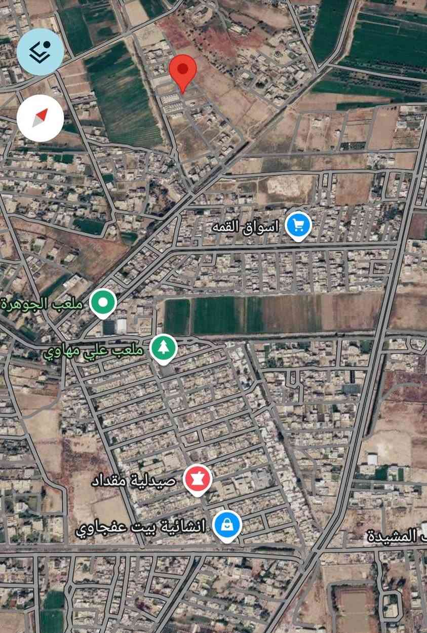 قطعتان أرض متجاورتان للبيع مجاور مجمع سيد فارس الانوار السكني قرب منطقة 24 ابو عضام تبعد عن المنطقه 850 متر مساحة القطعه الواحده 100 متر مكعب الواجه 7 ونص متر النزال 14 متر تمتاز بجميع الخدمات 
للتواصل والاستفسار واتساب فقط ‏‪***********‬‏
