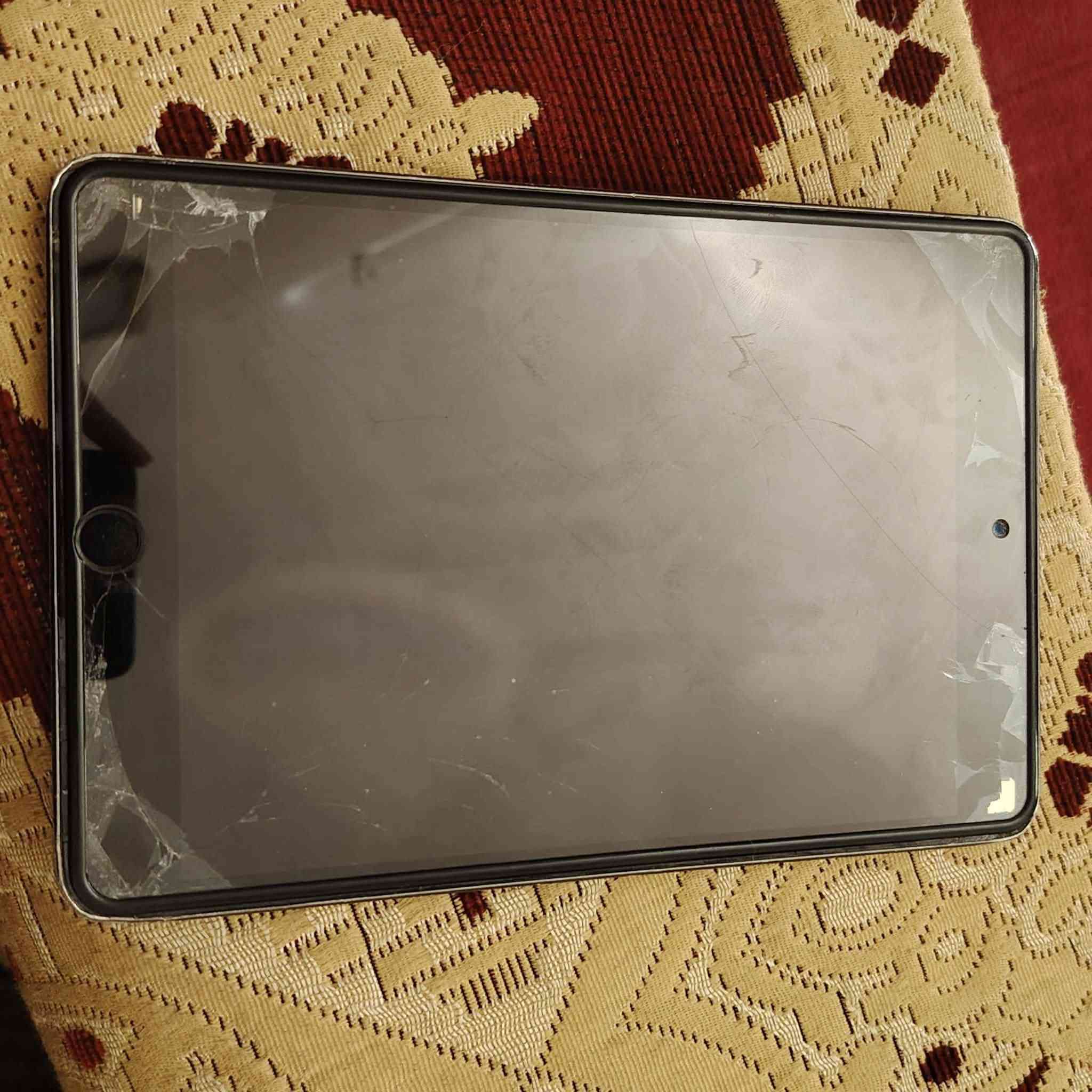 ايباد ميني فايف
ذاكره64
60 فريم سلاسه قويه 
مراوس او بيع


**إذا كنت صاحب هذا الإعلان وتريد حذفه لأي سبب، رجاءا أرسل رسالة إلى الدعم الفني**